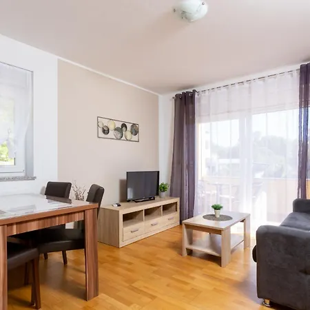 Tina - A3 First Floor - Mpolo Apartment *